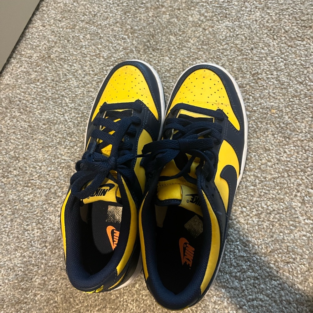 Nike Kids Sneakers in Yellow and Navy